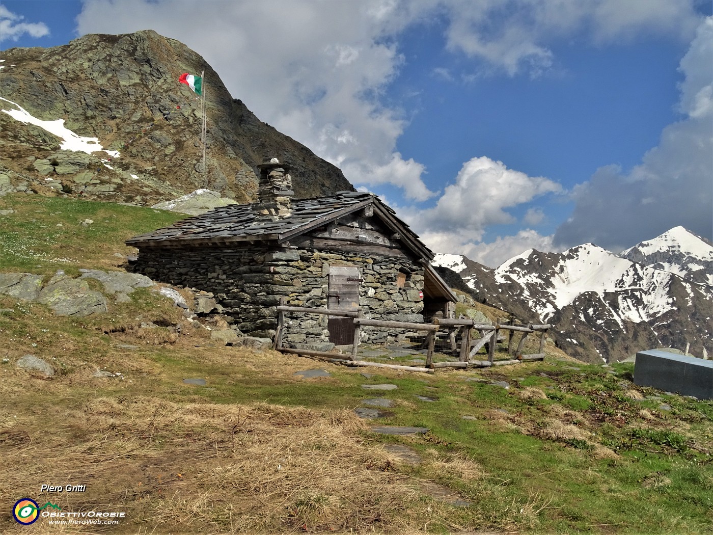 84 Baita Laghetti (1963 m) accanto e poco sotto il Rif. Balicco.JPG